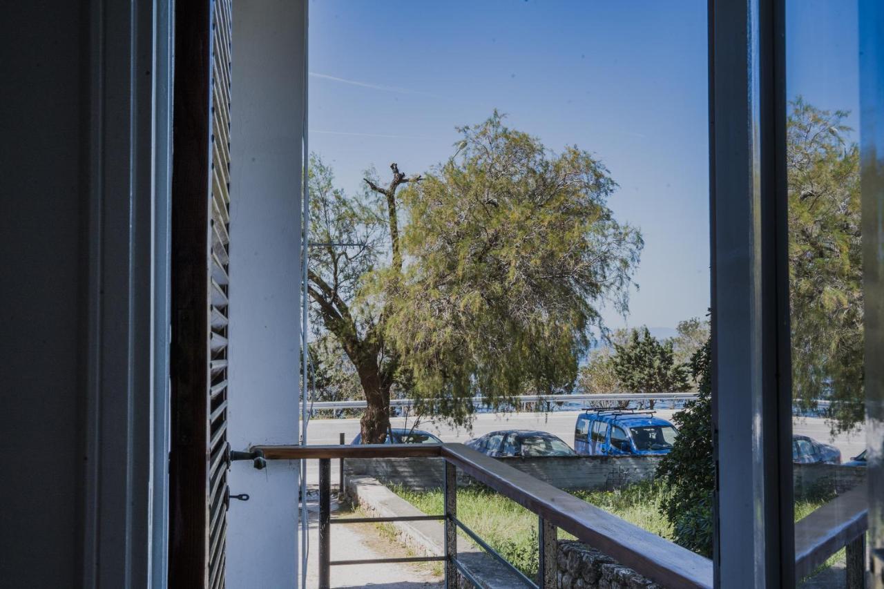 Green Apartment Ground Floor Feel Like Home Properties Saronida Exterior photo